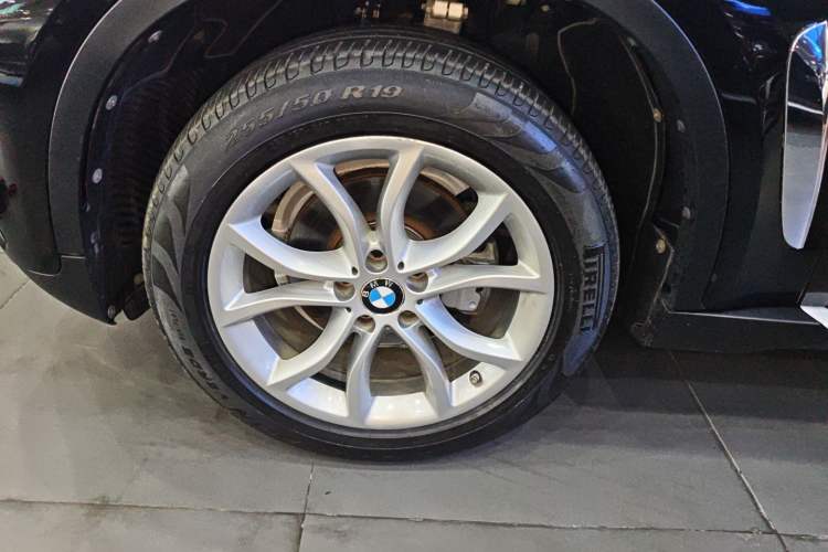 Used BMW X6 2016 xDrive35i Base Model Middle East Left Front Wheel Hub