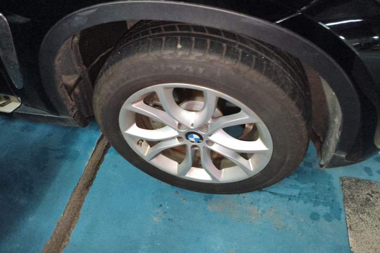 Used BMW X6  Right Front Wheel Hub