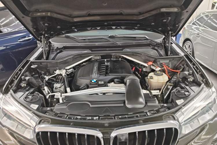 Used BMW X6 2016 xDrive35i Base Model Middle East Engine Bay