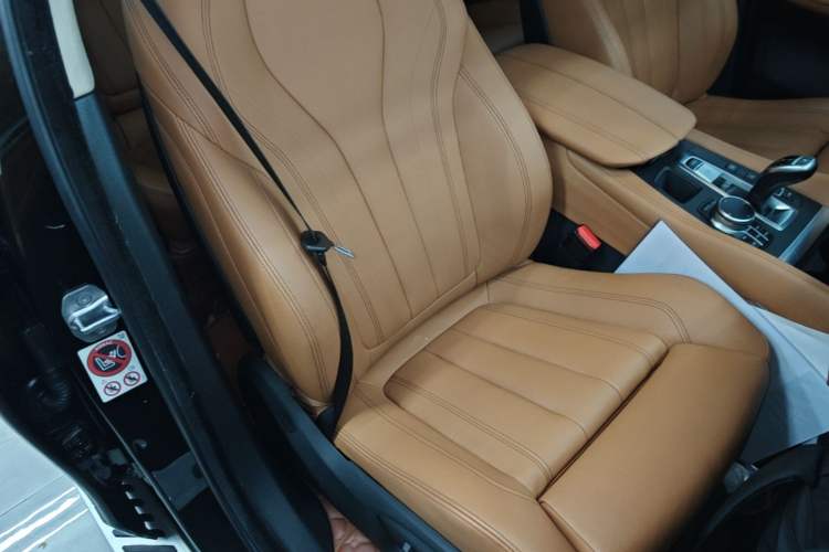 Used BMW X6 2016 xDrive35i Base Model Middle East Right Front Seat