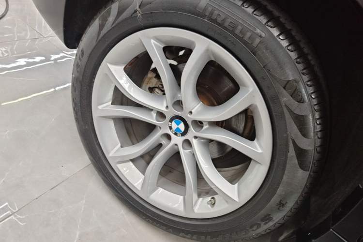Used BMW X6 2016 xDrive35i Base Model Middle East Right Rear Wheel Hub