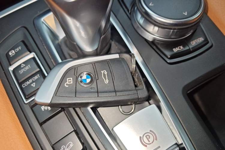 Used BMW X6 2016 xDrive35i Base Model Middle East Vehicle Key
