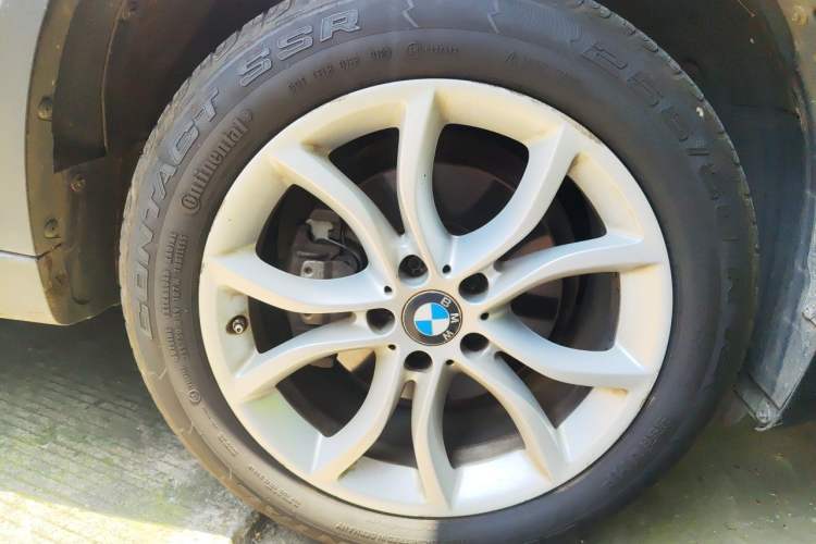 Used BMW X6 2016 xDrive35i Base Model Middle East Right Front Wheel Hub