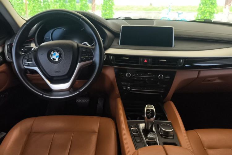 Used BMW X6  Center Console