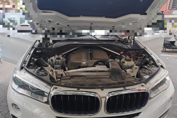 Used BMW X6  Engine Bay
