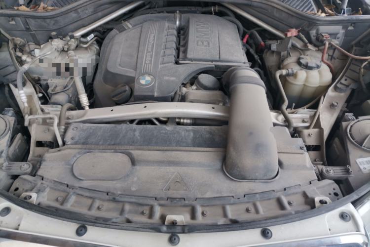 Used BMW X6  Engine Bay