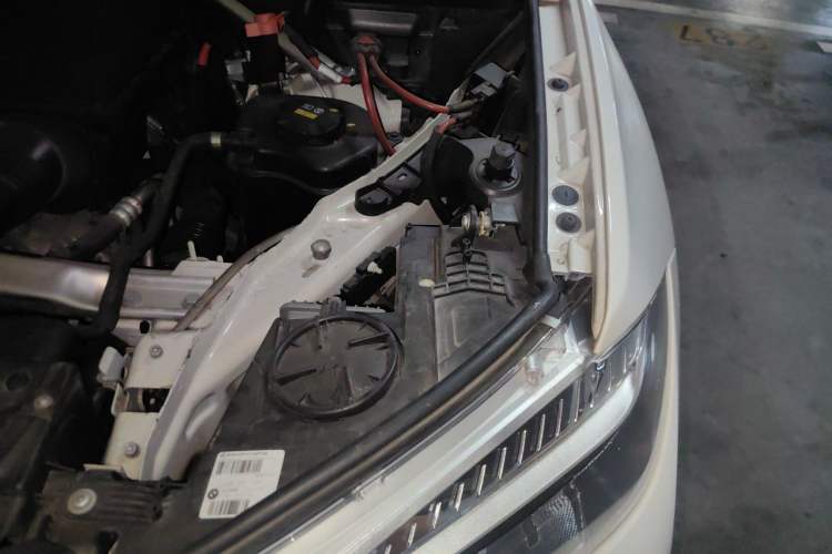 Used BMW X6 2016 xDrive35i Base Model Middle East Engine Bay Left