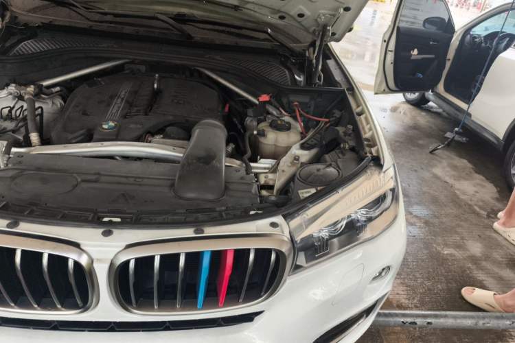 Used BMW X6  Engine Bay Left
