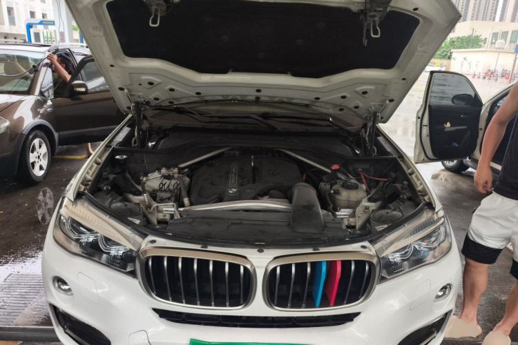 Used BMW X6  Engine Bay
