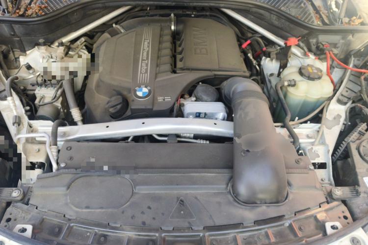 Used BMW X6  Engine Bay