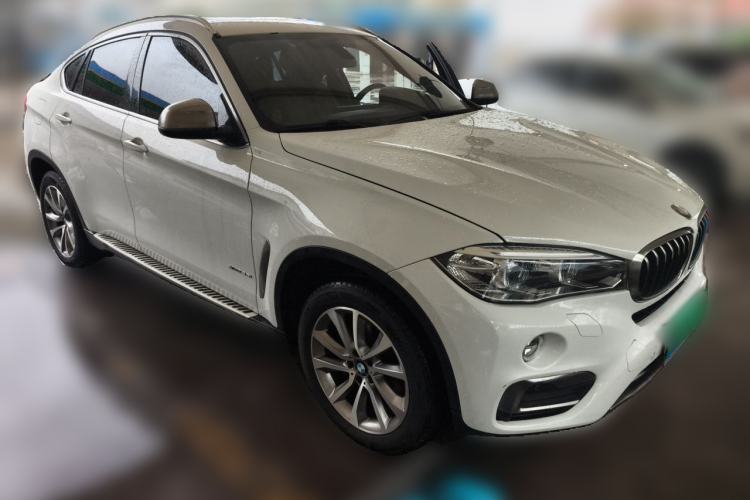 Used BMW X6  Front Right 45 Deg