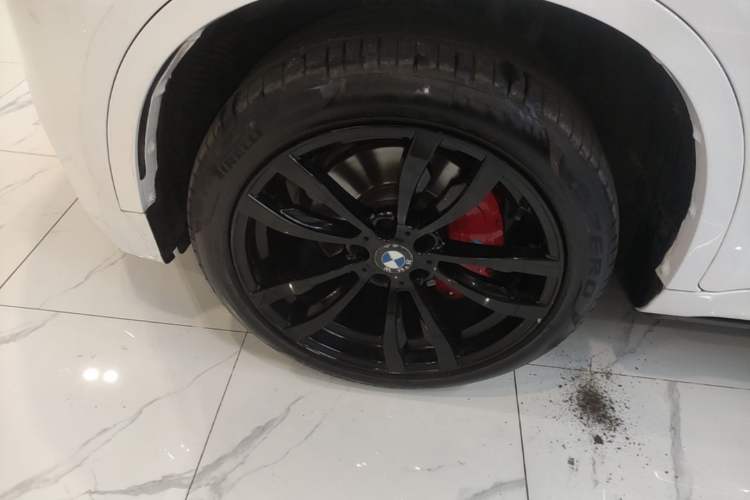 Used BMW X6 2016 xDrive35i Base Model Middle East Left Front Wheel Hub