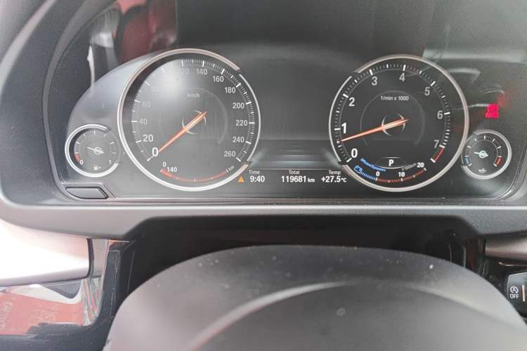 Used BMW X6  Odometer Close Up