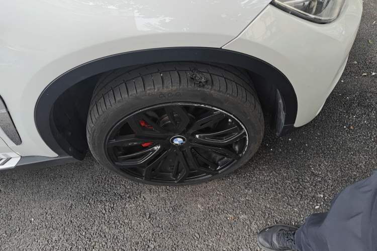 Used BMW X6  Right Front Wheel Hub