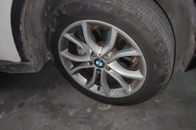 Used BMW X6 2016 xDrive35i Base Model Middle East Right Front Wheel Hub