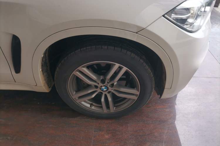 Used BMW X6  Right Front Wheel Hub
