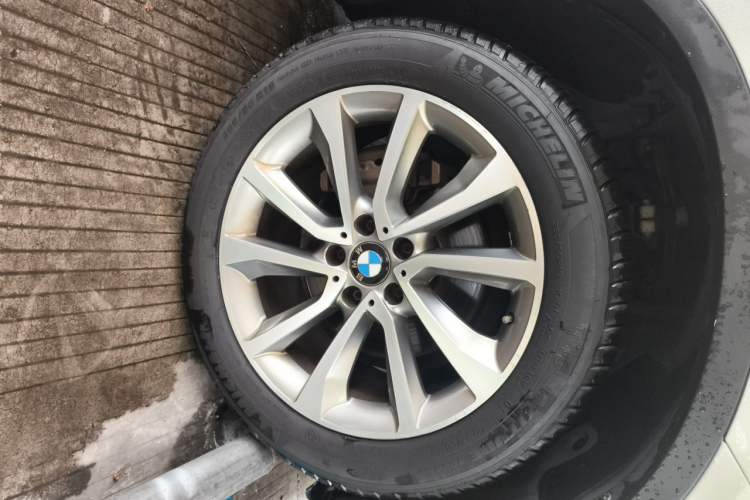 Used BMW X6  Right Front Wheel Hub