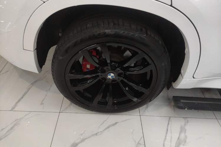 Used BMW X6 2016 xDrive35i Base Model Middle East Right Rear Wheel Hub