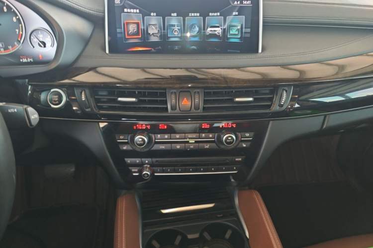 Used BMW X6 2017 xDrive28i Audio And AC Panel