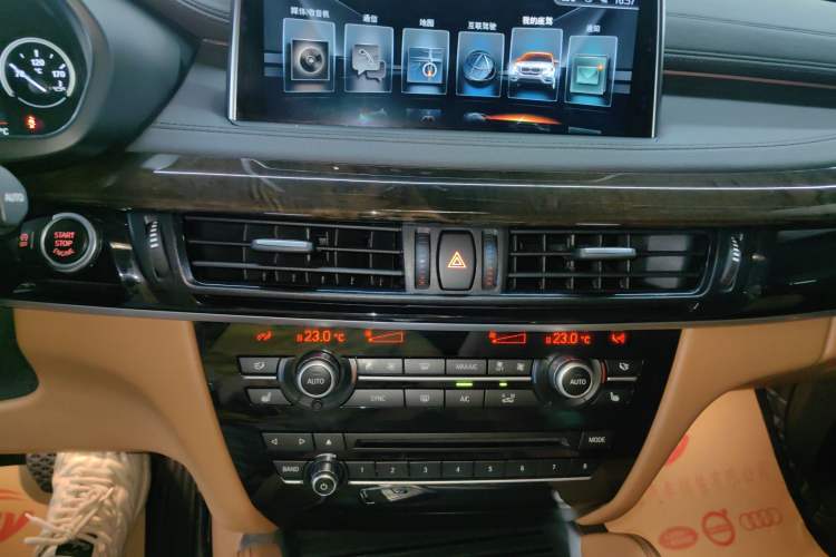 Used BMW X6 2017 xDrive28i Audio And AC Panel