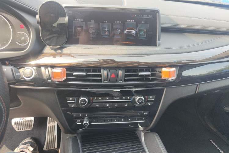 Used BMW X6 2017 xDrive35i Luxury Edition Audio And AC Panel
