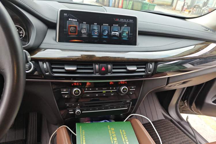 Used BMW X6 2017 xDrive28i Audio And AC Panel