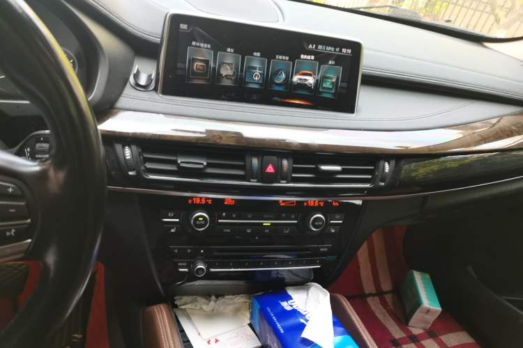 Used BMW X6 2017 xDrive28i Audio And AC Panel