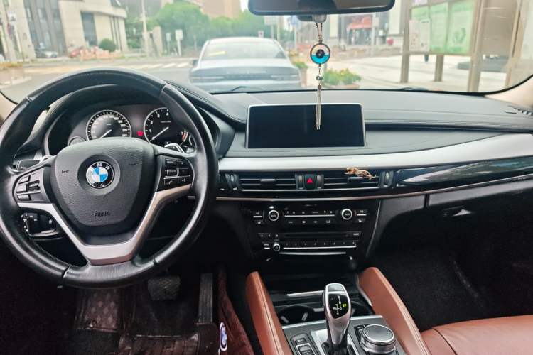 Used BMW X6 2017 xDrive35i Leading Model Center Console