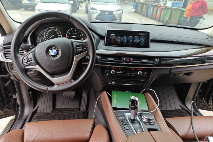 Used BMW X6 2017 xDrive28i Center Console