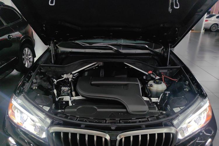 Used BMW X6 2017 xDrive28i Engine Bay