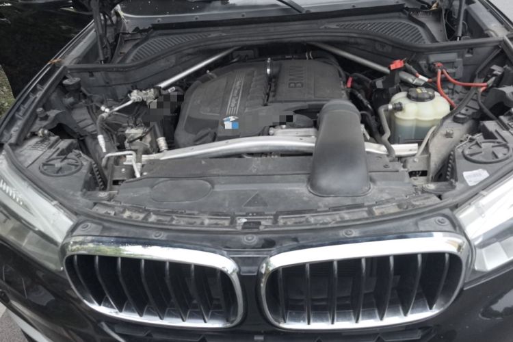 Used BMW X6  Engine Bay