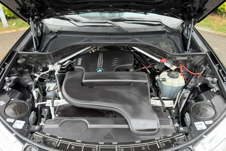 Used BMW X6 2017 xDrive28i Engine Bay