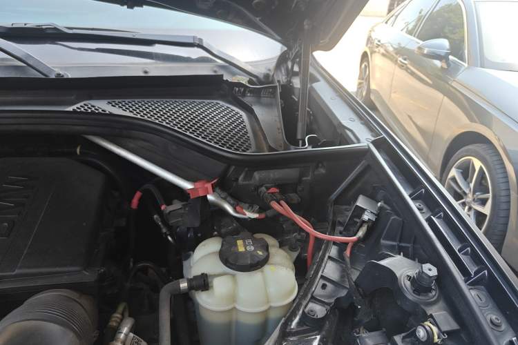 Used BMW X6 2017 xDrive35i M Sport Edition Engine Bay Left
