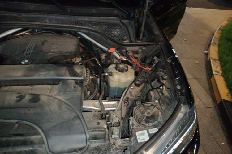 Used BMW X6 2017 xDrive28i Engine Bay Left