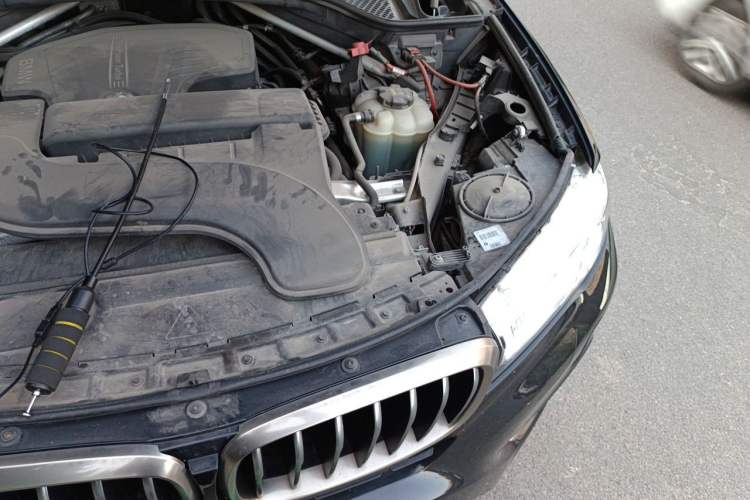 Used BMW X6 2017 xDrive28i Engine Bay Left