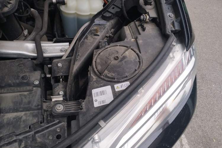 Used BMW X6 2017 xDrive28i Engine Bay Left