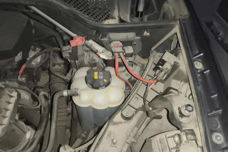Used BMW X6 2017 xDrive28i Engine Bay Left