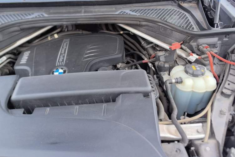 Used BMW X6 2017 xDrive28i Engine Bay Left