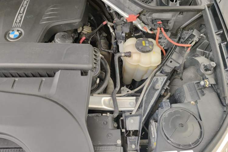 Used BMW X6 2017 xDrive28i Engine Bay Left