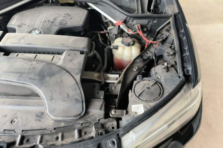 Used BMW X6 2017 xDrive28i Engine Bay Left
