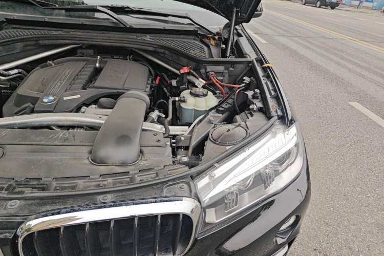 Used BMW X6  Engine Bay Left