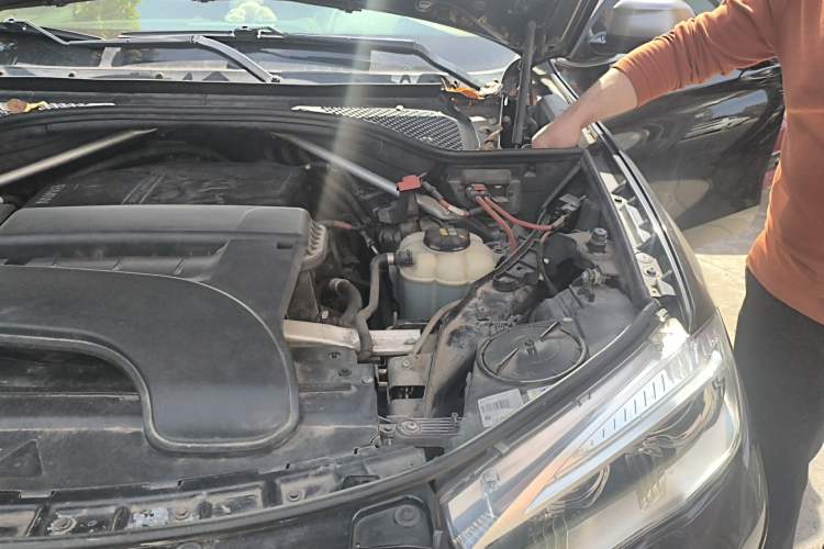 Used BMW X6 2017 xDrive28i Engine Bay Left