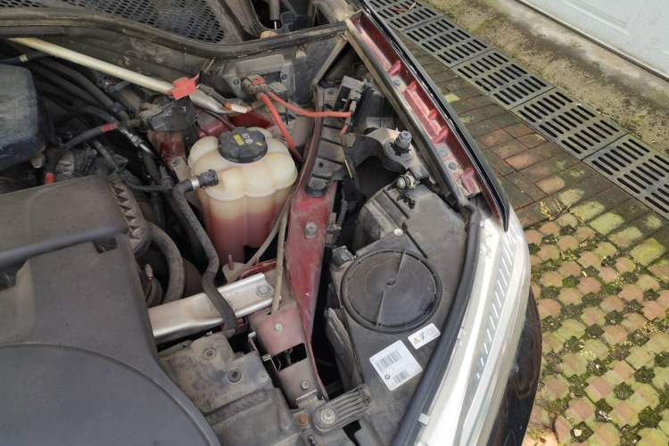 Used BMW X6 2017 xDrive28i Engine Bay Left