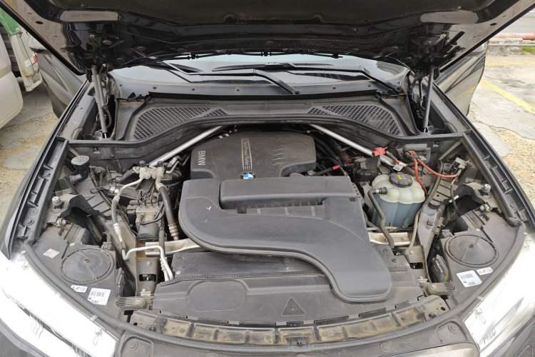 Used BMW X6 2017 xDrive28i Engine Bay