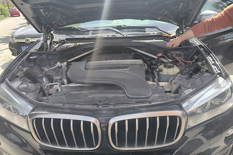 Used BMW X6 2017 xDrive28i Engine Bay