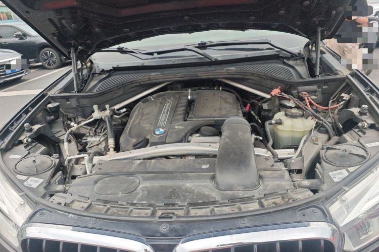 Used BMW X6  Engine Bay