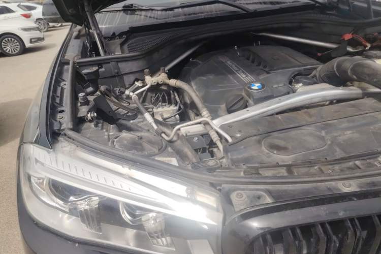 Used BMW X6 2017 xDrive35i M Sport Middle East Engine Bay Right