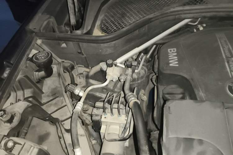 Used BMW X6 2017 xDrive28i Engine Bay Right