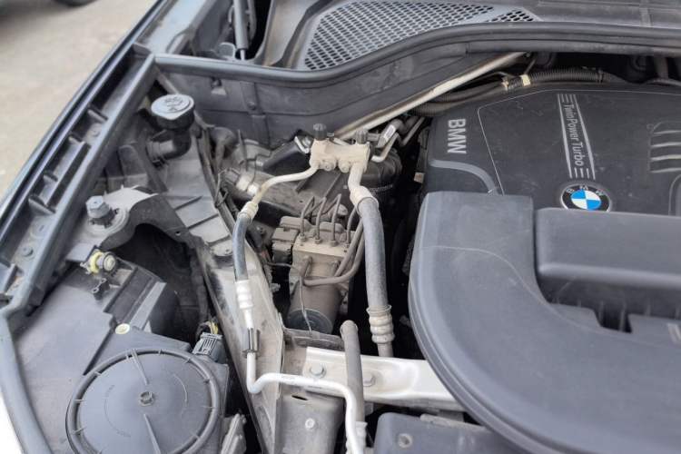Used BMW X6 2017 xDrive28i Engine Bay Right