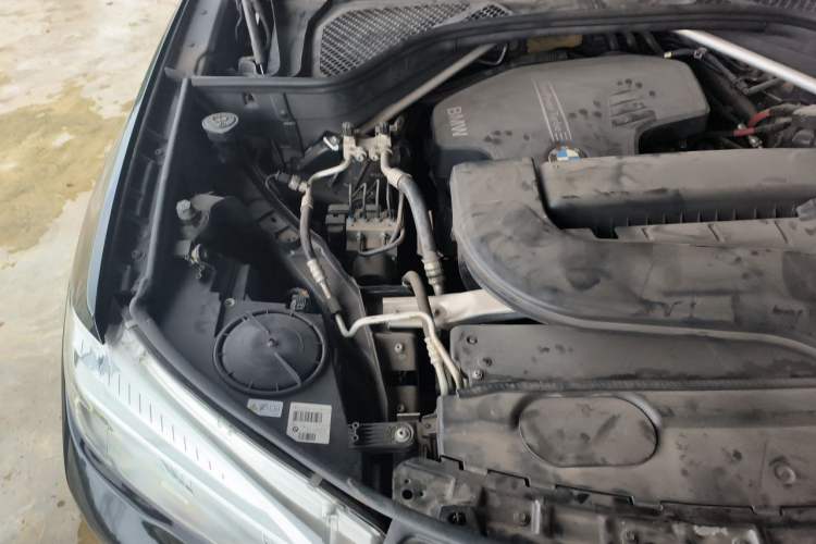 Used BMW X6 2017 xDrive28i Engine Bay Right